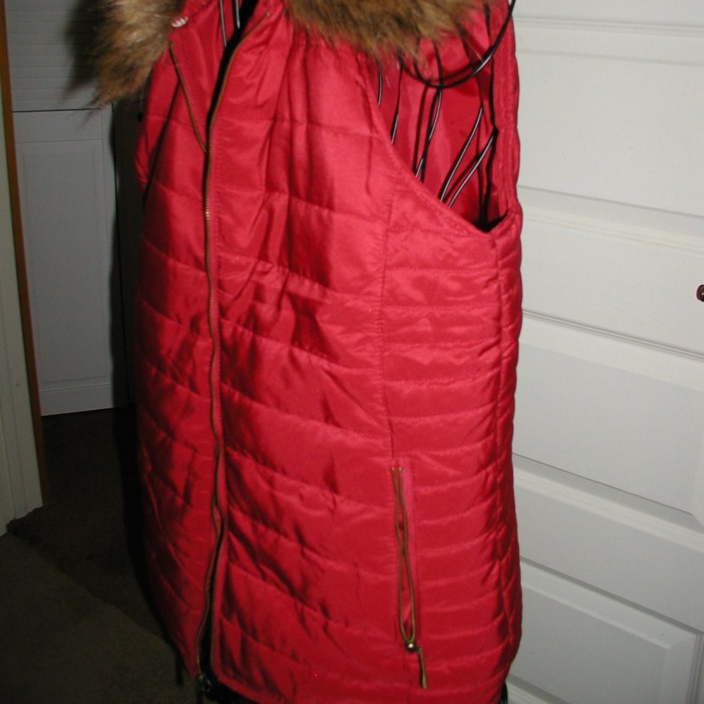 Vest - Picture 4 of 8